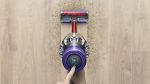 Dyson V11™ Fluffy (Gris/Rouge)_Dyson – Image 2